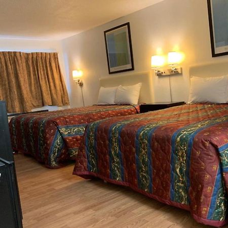 Economy Inn Of Holland Esterno foto