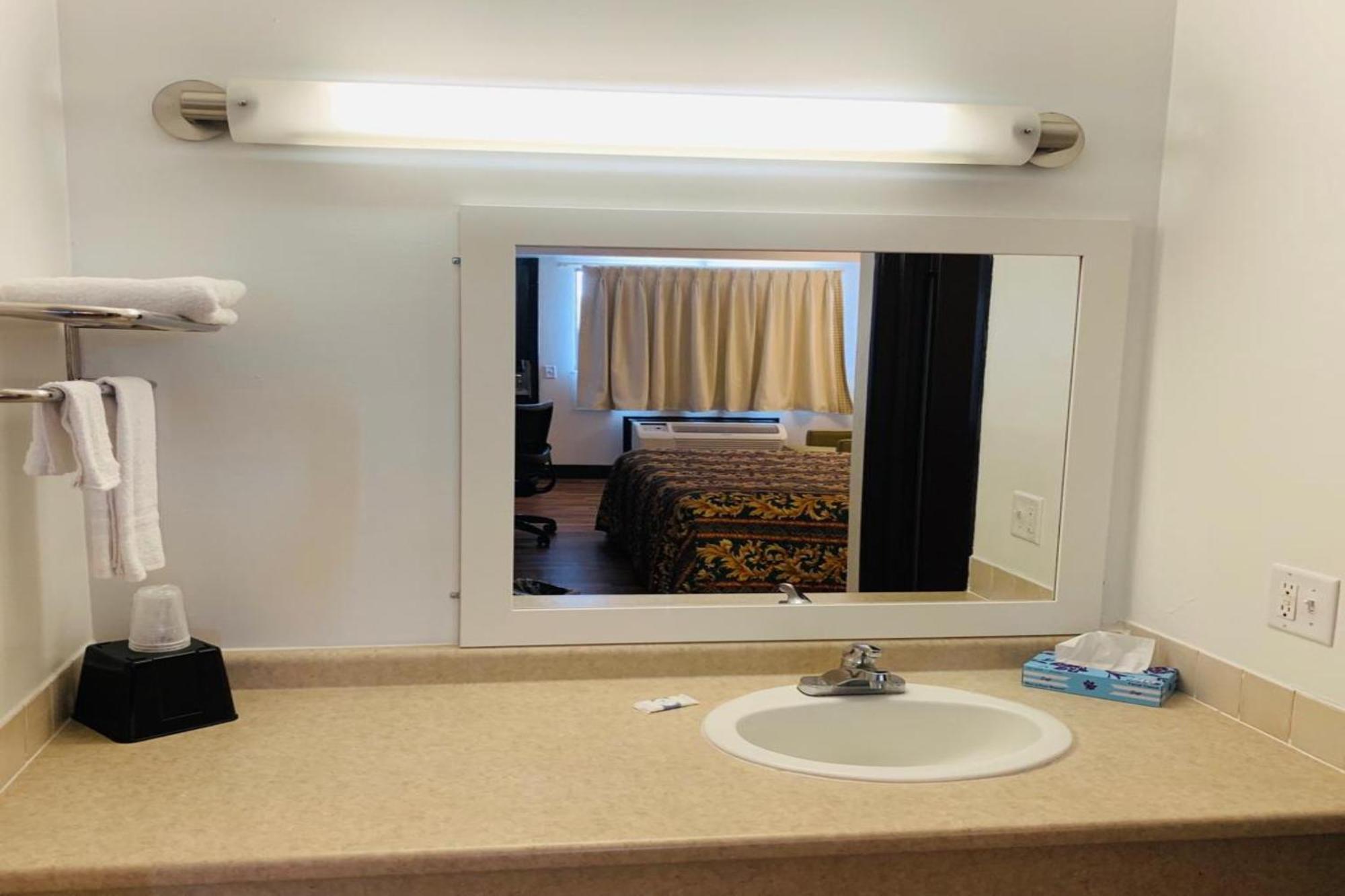 Economy Inn Of Holland Esterno foto