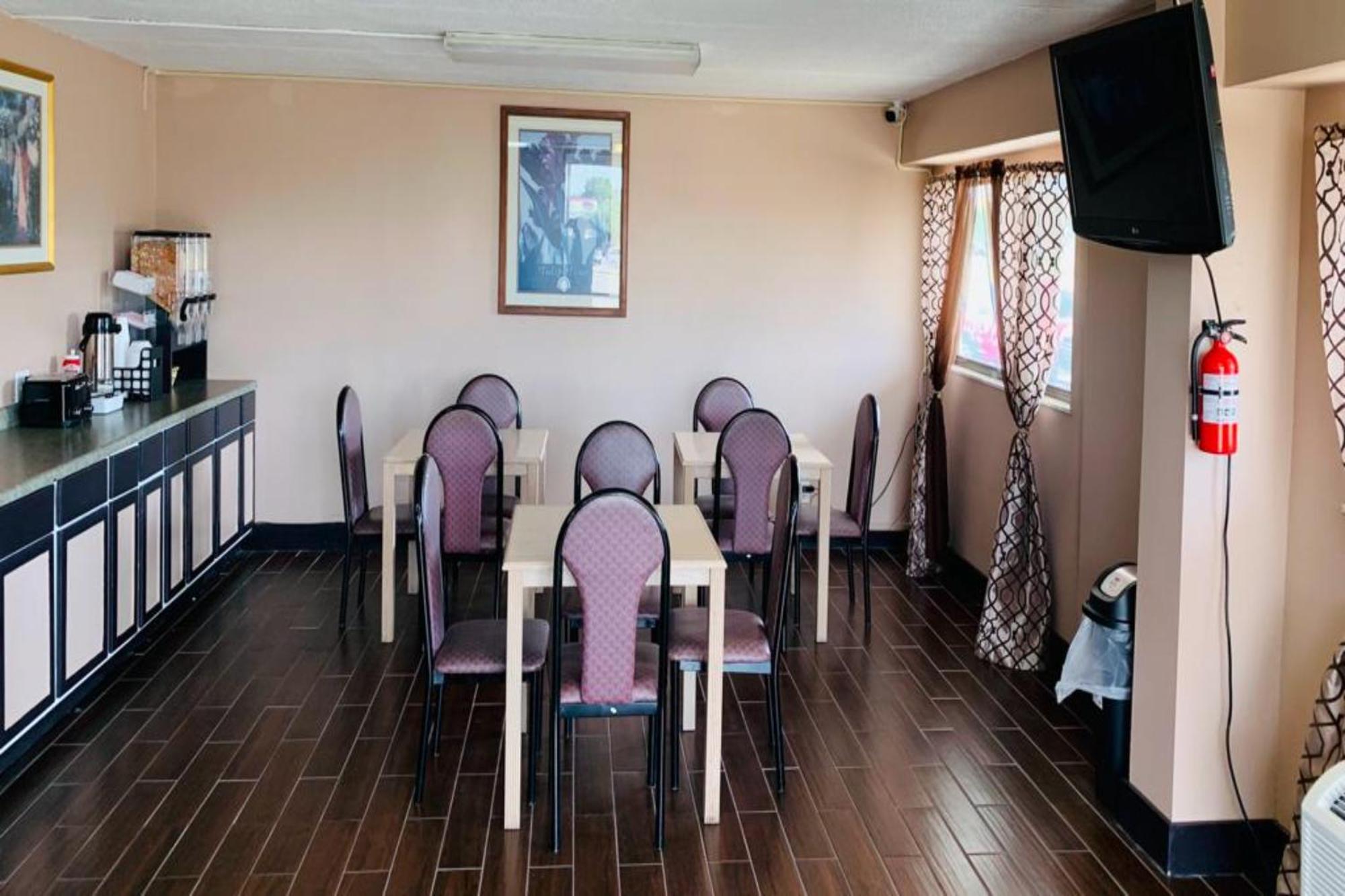 Economy Inn Of Holland Esterno foto