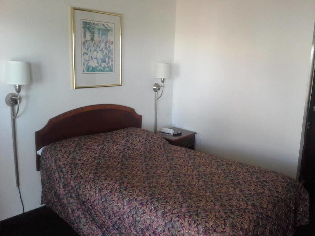 Economy Inn Of Holland Esterno foto